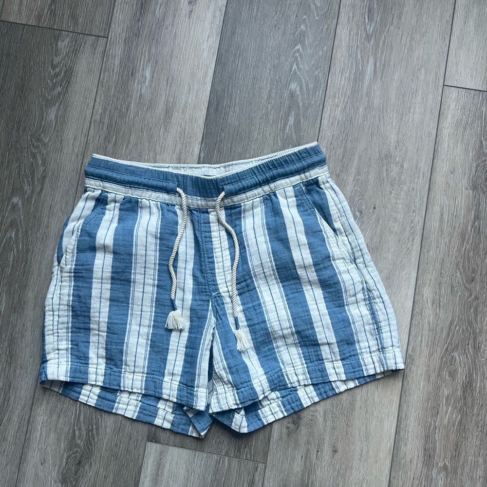 Old Navy Women's Striped Cargo Shorts - Blue and White